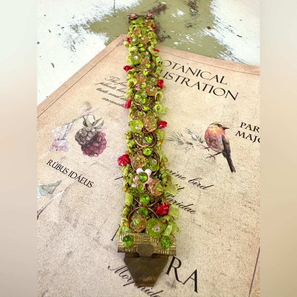 EUC Vintage HTF Green Red Mille Fleur Floral Glass Beaded Rhinestone Bracelet - Picture 2 of 10
